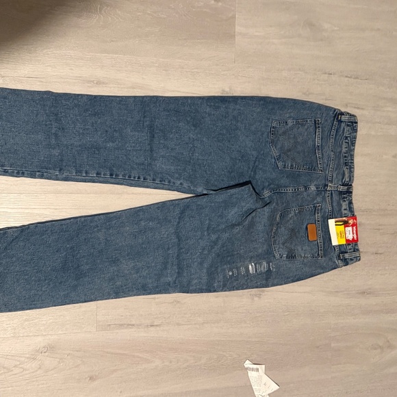 Women’s wrangler jeans - Picture 2 of 3